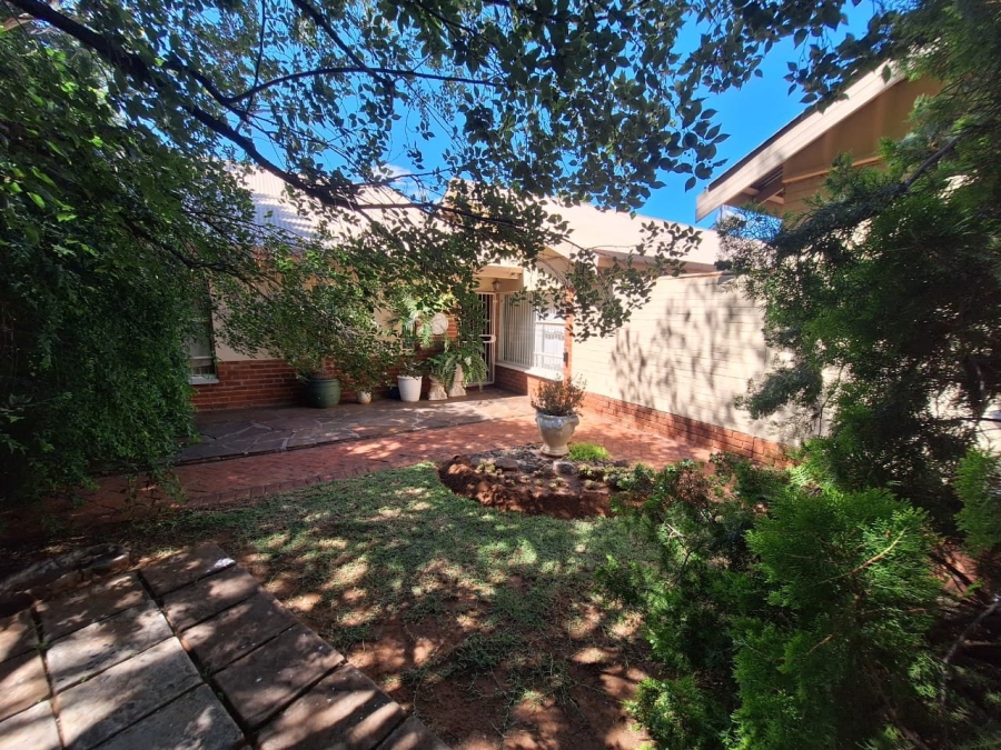 5 Bedroom Property for Sale in Fichardt Park Free State